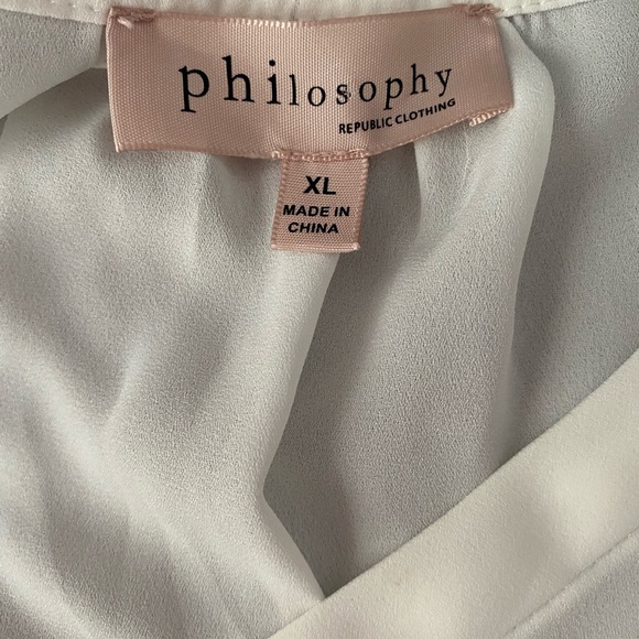🤍PHILOSOPHY🤍 White frilly sleeveless blouse in XL. Like new condition. - Picture 4 of 8